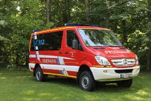 Das Mehrzweckfahrzeug schräg von vorn