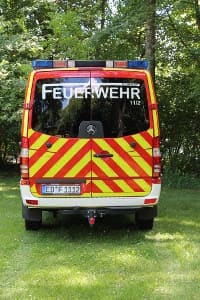 Das Mehrzweckfahrzeug von hinten