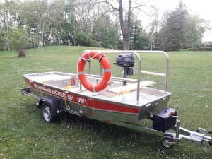 Das Schubboot RTB 1 auf seinem Anhänger