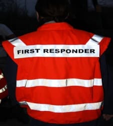 Einsatzweste von hinten mit der Aufschrift First Responder