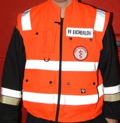 Einsatzweste von vorn mit der Aufschrift FF Eicherloh